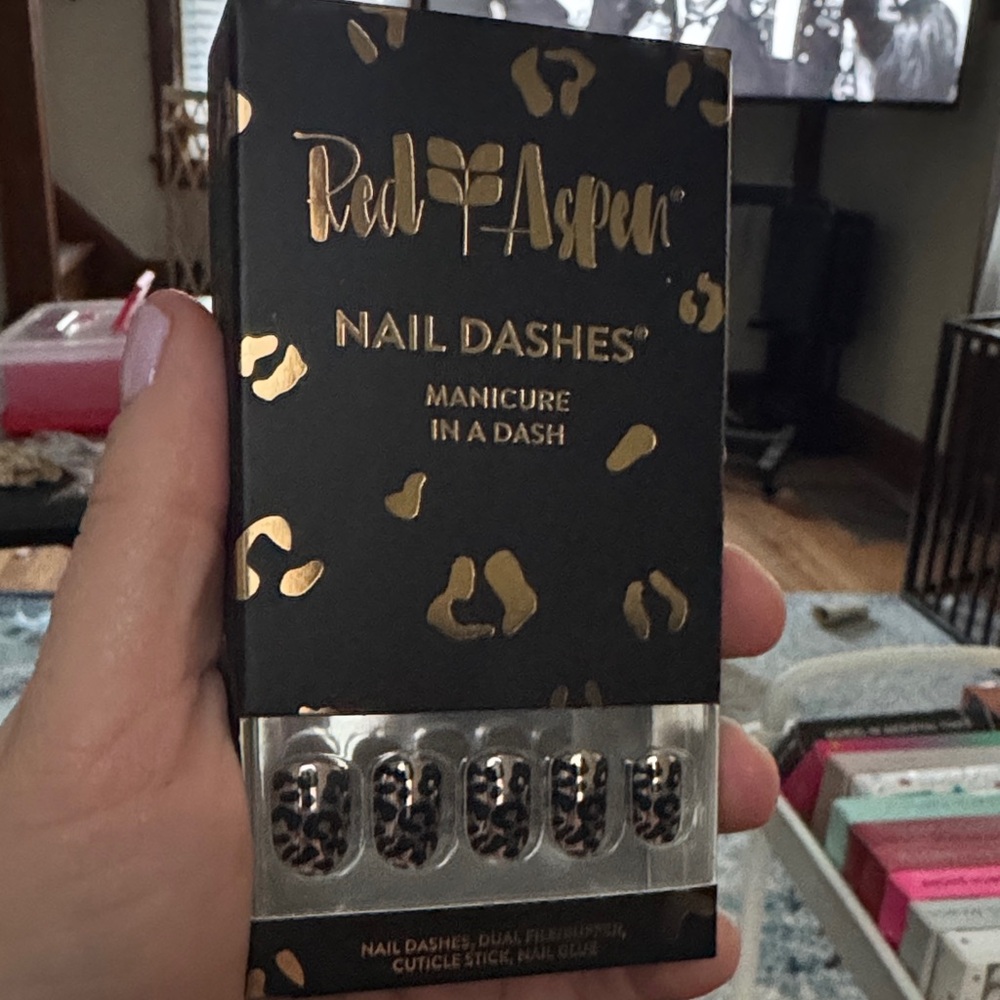 Red Aspen Nail Dashes - SHORT SQUOVAL - Black Cat’s Eye, Evie